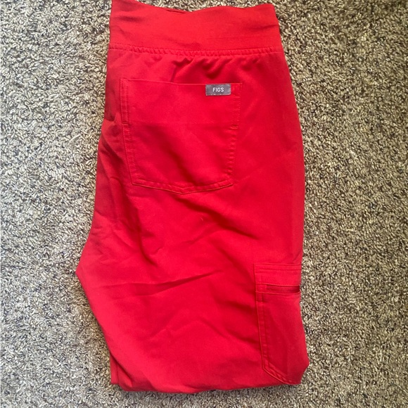 FIGS Zamora Jogger Scrub in Pop Red, size M - Picture 4 of 6